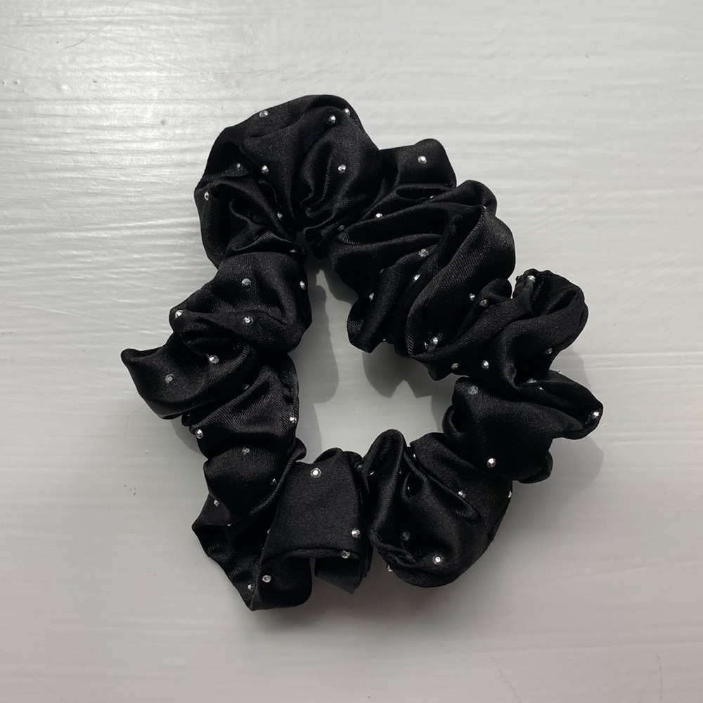 W7 black with diamond scrunchie!